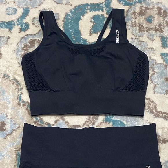 Gymshark Energy+ Seamless Crop Top in Black - Size Medium - Picture 3 of 4